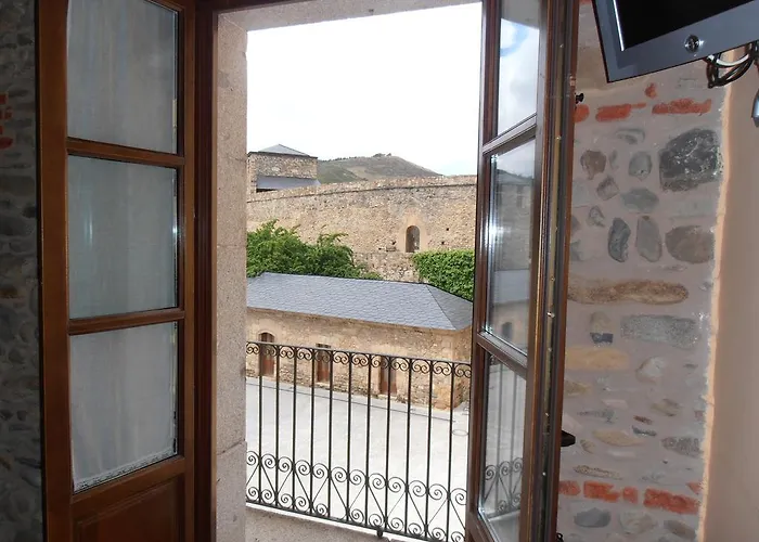 Hostal Virgen De La Encina